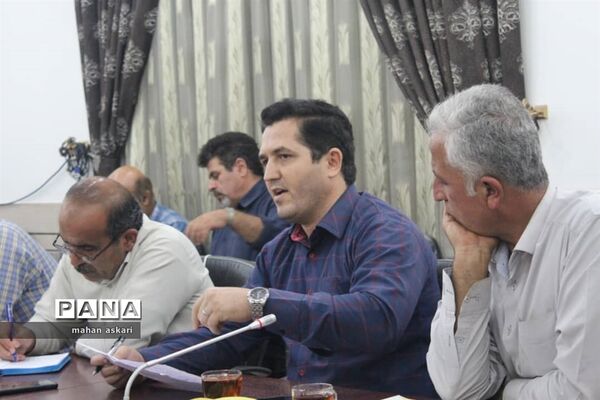 نشست مدیران مدارس متوسطه اول در گلوگاه