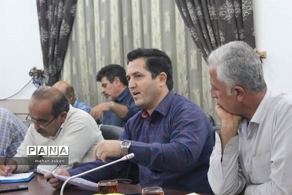 نشست مدیران مدارس متوسطه اول در گلوگاه