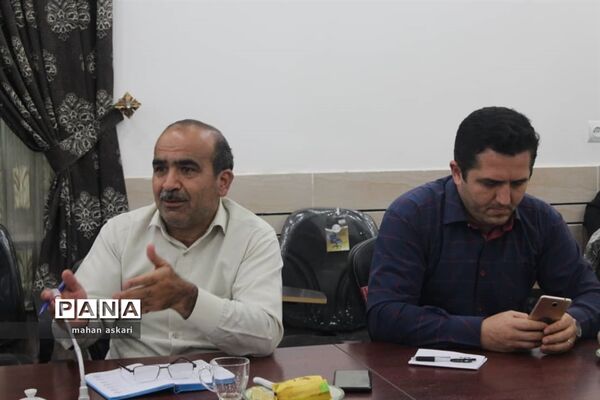 نشست مدیران مدارس متوسطه اول در گلوگاه