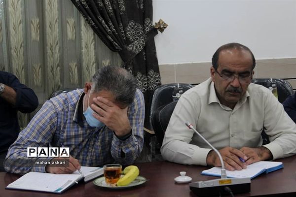 نشست مدیران مدارس متوسطه اول در گلوگاه