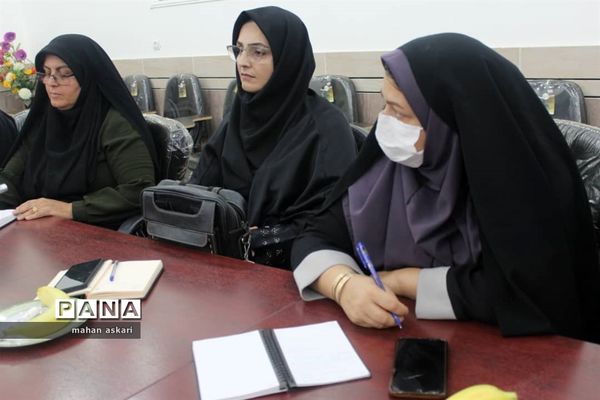 نشست مدیران مدارس متوسطه اول در گلوگاه