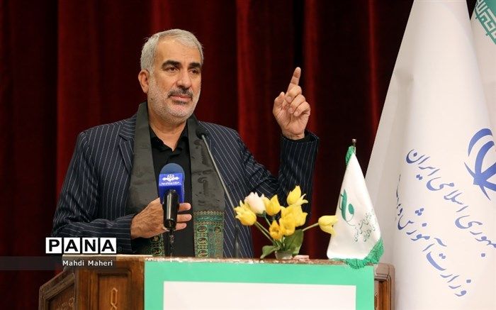 ثبت‌نام دانش‌آموزان جامانده، مانعی ندارد؛ تا وقتی دانش‌آموز باشد، ثبت‌نام می‌شود