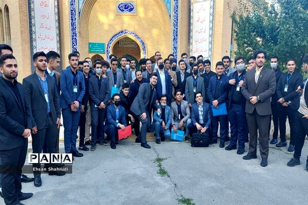 حضور نمایندگان سیستان و بلوچستان در مراسم اختتامیه دهمین دوره مجلس دانش آموزی کشور
