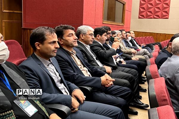 حضور نمایندگان سیستان و بلوچستان در مراسم اختتامیه دهمین دوره مجلس دانش آموزی کشور
