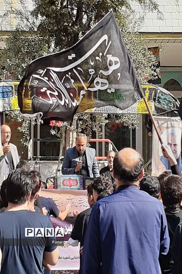 حضور دانش‌آموزان عزادار حسینی در اداره آموزش و پرورش منطقه ۶