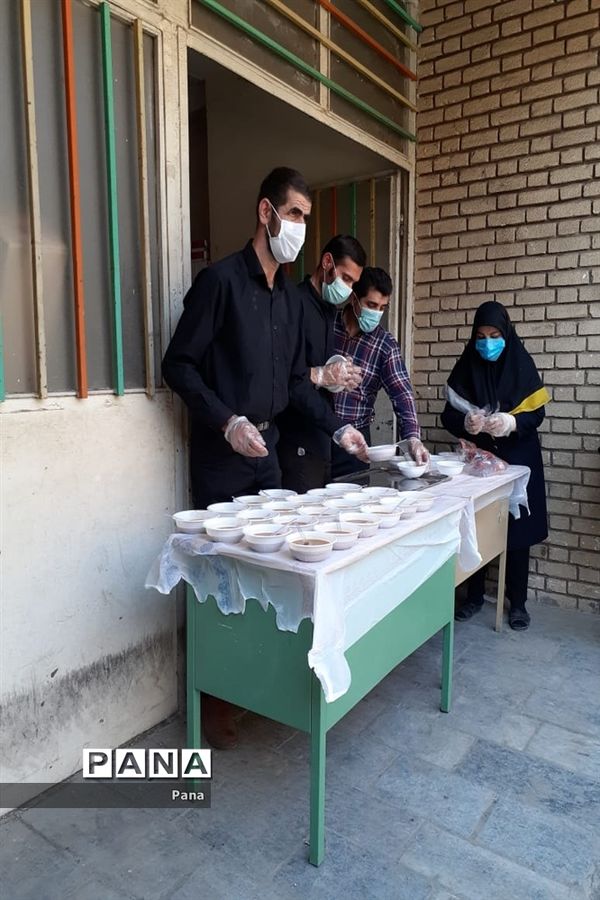 حضور دانش‌آموزان عزادار حسینی در اداره آموزش و پرورش منطقه ۶