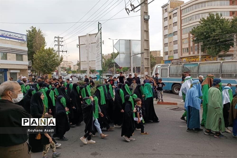 اجرای نمایش خیابانی قافله‌سالار کربلا در محمدشهر کرج