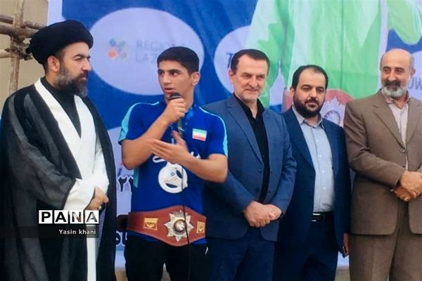 استقبال مردم عباس‌آباد از قهرمان کشتی جهان