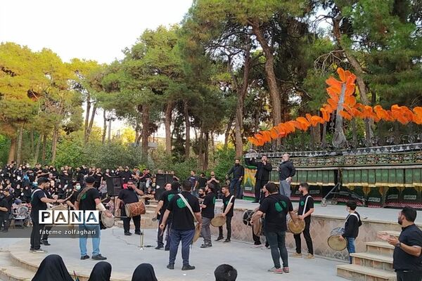 مراسم شیرخوارگان حسینی در بوستان سهند تهران