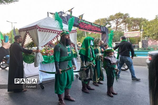 حرکت نمادین کاروان اهل بیت امام حسین علیه السلام در  اصفهان