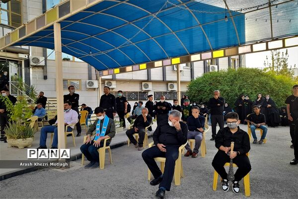 برگزاری مراسم عزاداری حسینی مقابل در آموزش و پرورش کازرون-۲
