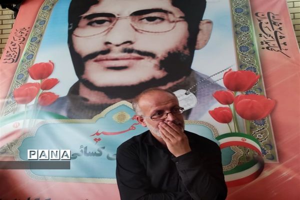 وداع دانش آموزان شیرازی با پیکر سردار بی سر شهید عبداله اسکندری -1