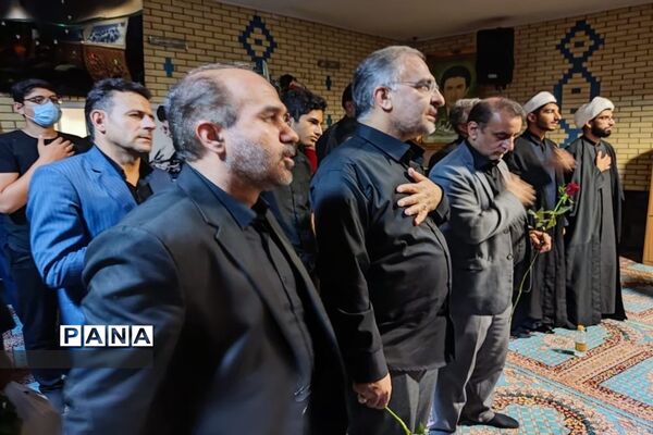 وداع دانش آموزان شیرازی با پیکر سردار بی سر شهید عبداله اسکندری -1
