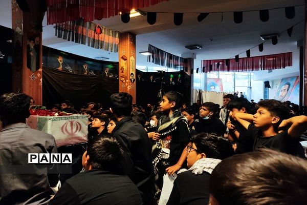 وداع دانش آموزان شیرازی با پیکر سردار بی سر شهید عبداله اسکندری -1