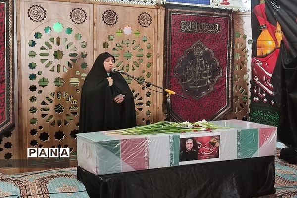 وداع دانش آموزان شیرازی با پیکر سردار بی سر شهید عبداله اسکندری -1