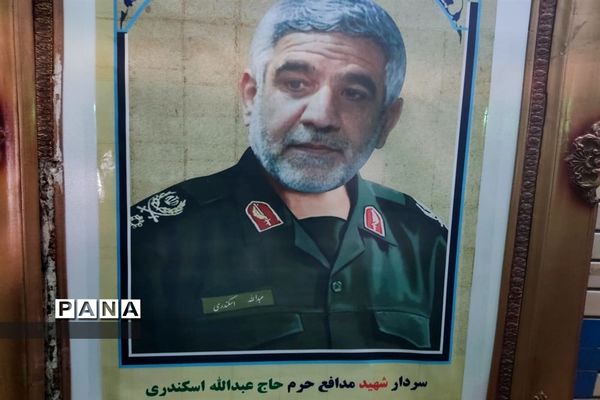 وداع دانش آموزان شیرازی با پیکر سردار بی سر شهید عبداله اسکندری -1