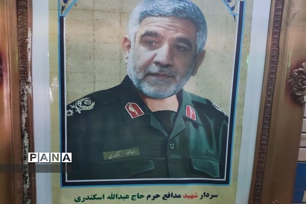 وداع دانش آموزان شیرازی با پیکر سردار بی سر شهید عبداله اسکندری -1