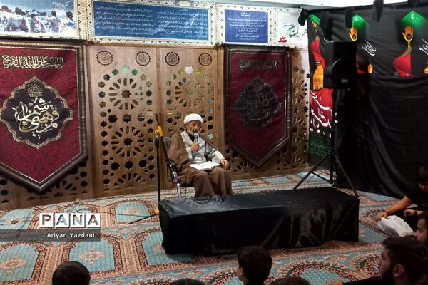 وداع دانش‌آموزان شیرازی با پیکر سردار بی سر شهید عبداله اسکندری -۲