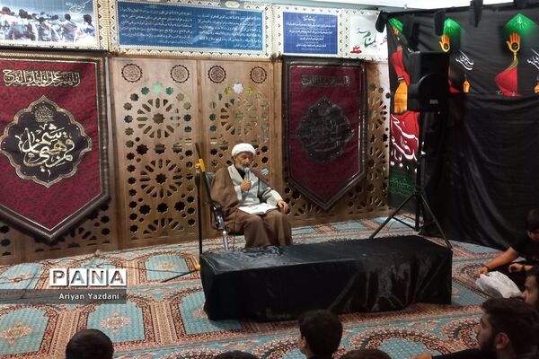 وداع دانش‌آموزان شیرازی با پیکر سردار بی سر شهید عبداله اسکندری -۲