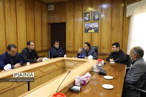 تجلیل استاندار کرمانشاه از دانش‌آموز رتبه اول کنکور 1401