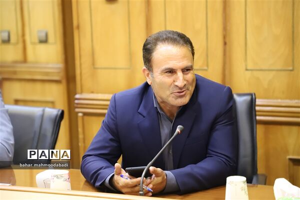 تجلیل استاندار کرمانشاه از دانش‌آموز رتبه اول کنکور 1401