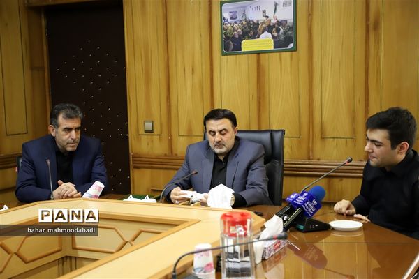 تجلیل استاندار کرمانشاه از دانش‌آموز رتبه اول کنکور 1401
