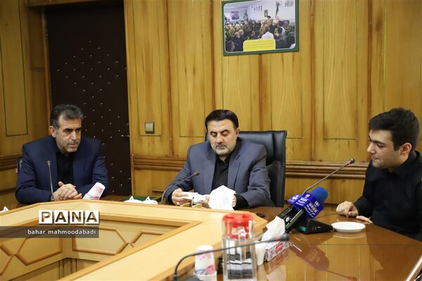 تجلیل استاندار کرمانشاه از دانش‌آموز رتبه اول کنکور 1401