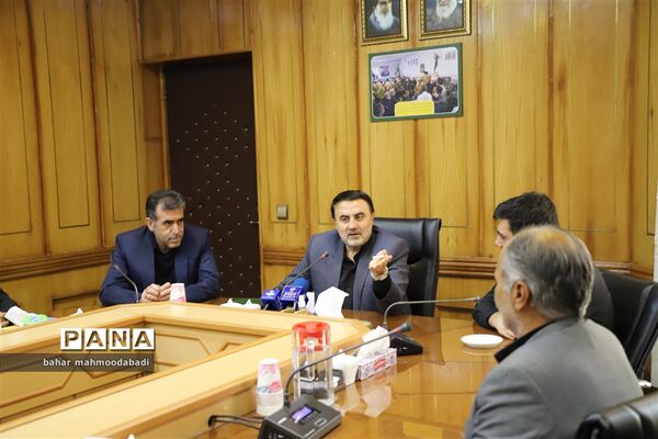 تجلیل استاندار کرمانشاه از دانش‌آموز رتبه اول کنکور 1401