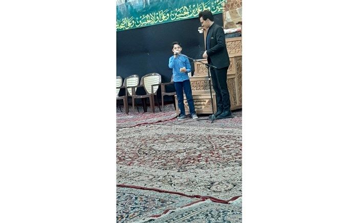 دکلمه خوانی دانش‌آموز  خبرنگار پانا در هیئت سیدالشهدا اصفهان