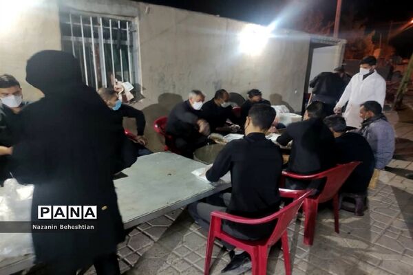طبخ غذا نذری  در شب ششم محرم در شهرستان زیرکوه