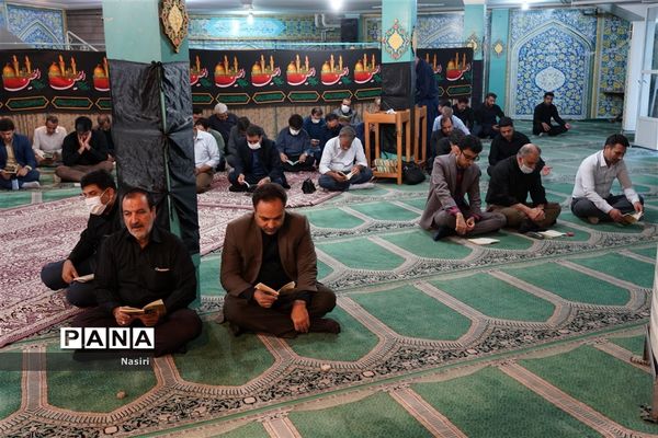 برپایی مراسم روضه‌خوانی اباعبدالله الحسین(ع) در اداره کل آموزش و پرورش اصفهان