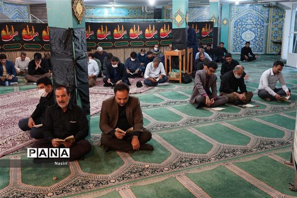 برپایی مراسم روضه‌خوانی اباعبدالله الحسین(ع) در اداره کل آموزش و پرورش اصفهان