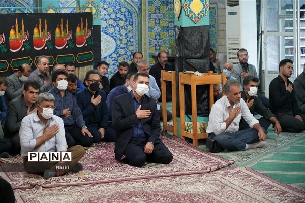 برپایی مراسم روضه‌خوانی اباعبدالله الحسین(ع) در اداره کل آموزش و پرورش اصفهان