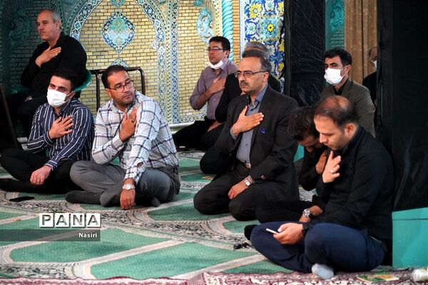 برپایی مراسم روضه‌خوانی اباعبدالله الحسین(ع) در اداره کل آموزش و پرورش اصفهان