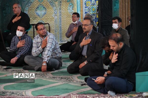 برپایی مراسم روضه‌خوانی اباعبدالله الحسین(ع) در اداره کل آموزش و پرورش اصفهان