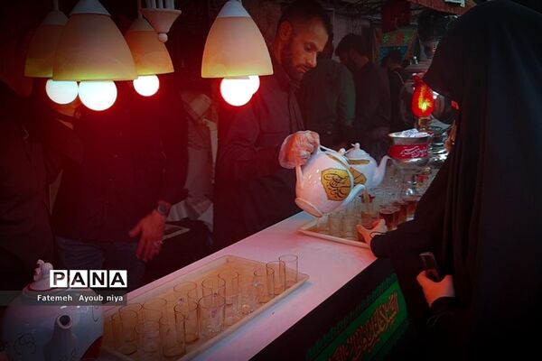 مراسم وداع با پیکر ۵ شهید مدافع حرم در میدان امام حسین(ع)
