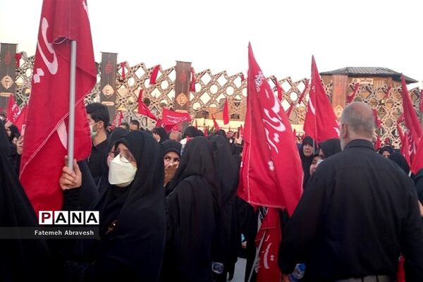 مراسم وداع با پیکر ۵ شهید مدافع حرم در میدان امام حسین(ع)