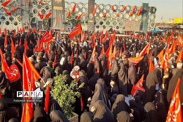 مراسم وداع با پیکر ۵ شهید مدافع حرم در میدان امام حسین(ع)