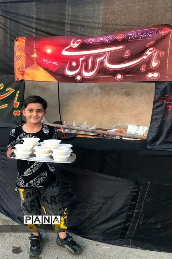 حضور دانش‌آموزان در مراسم عزای سرور و سالار شهیدان در جوادآباد