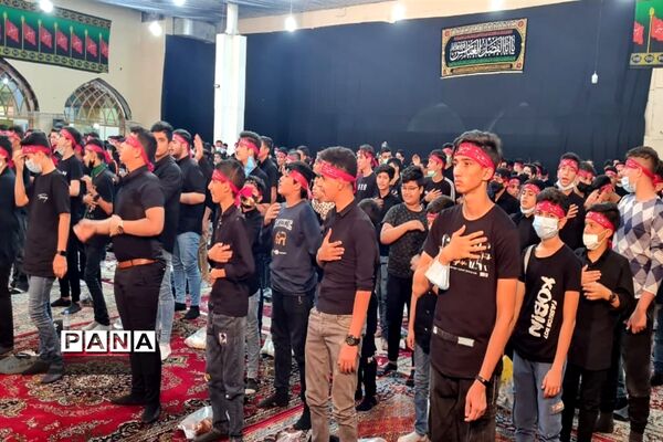 حضور دانش‌آموزان در مراسم عزای سرور و سالار شهیدان در جوادآباد