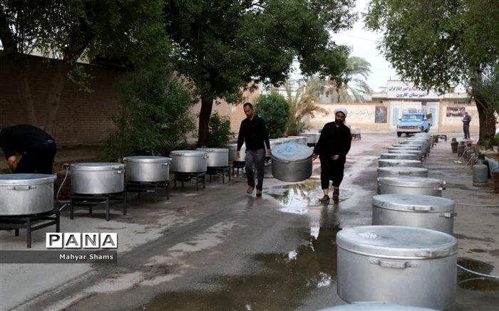 پخت ۷۲ دیگ غذای نذری و توزیع میان مناطق کم برخورداراهواز