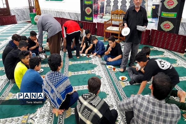 عزاداری نوجوان بهشهری در روز تاسوعای حسینی