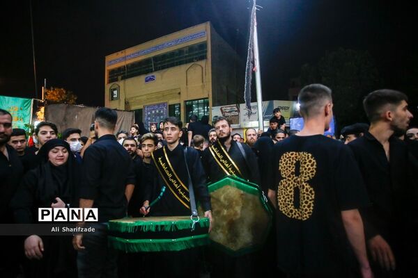 عزاداری شب عاشورا در محله دولت آباد