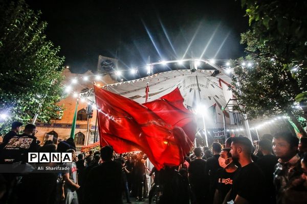 عزاداری شب عاشورا در محله دولت آباد