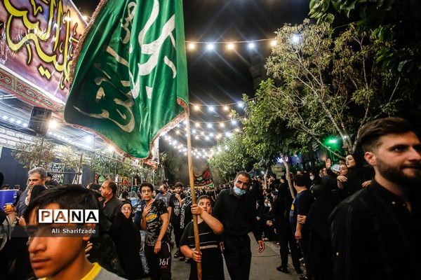 عزاداری شب عاشورا در محله دولت آباد