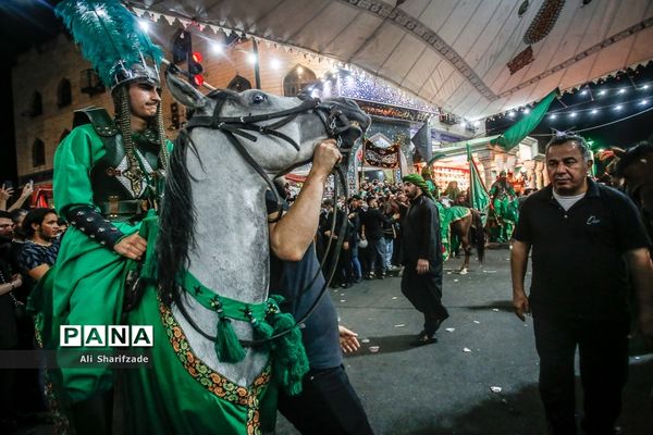 عزاداری شب عاشورا در محله دولت آباد