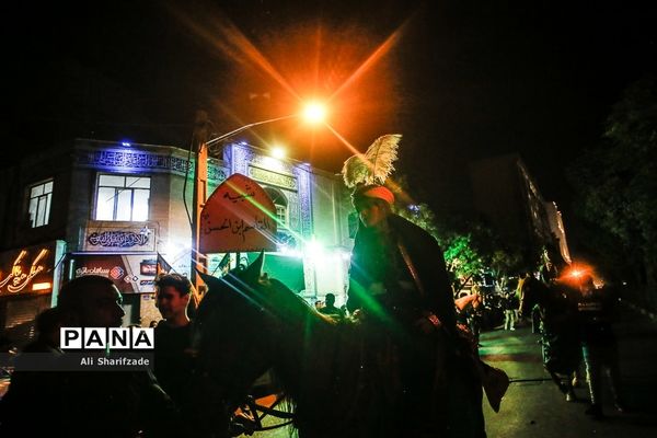 عزاداری شب عاشورا در محله دولت آباد