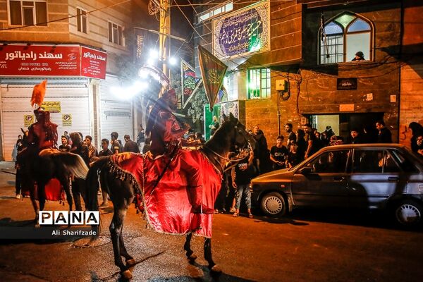 عزاداری شب عاشورا در محله دولت آباد