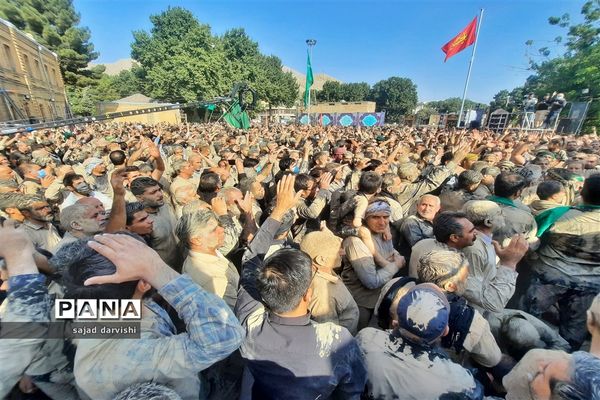آیین گل مالی به مناسبت عاشورای حسینی در لرستان