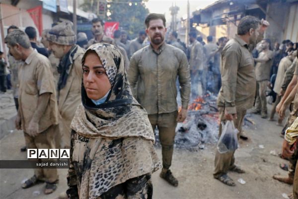 آیین گل مالی به مناسبت عاشورای حسینی در لرستان